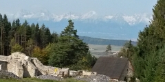 Kláštorisko-v-pozadí-Vysoké-Tatry